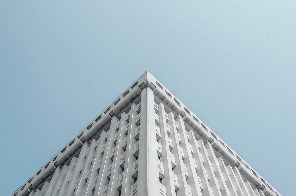 可可影视像排错：先查例子有没有当规律，再把字幕改成描述句（读完更稳）